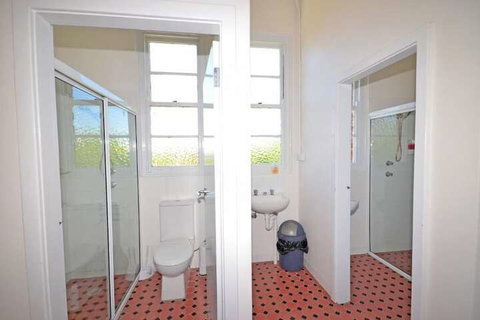 The Hallows Accommodation - Sunshine Coast Guide 4