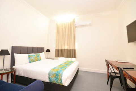 The Hallows Accommodation - Sunshine Coast Guide 0