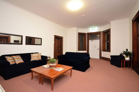 The Hallows Accommodation - Sunshine Coast Guide 1