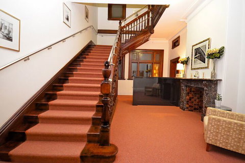 The Hallows Accommodation - Sunshine Coast Guide 2