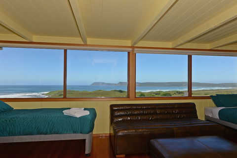 Cloudy Bay Villa - Sunshine Coast Guide 6