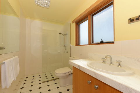 Cloudy Bay Villa - Sunshine Coast Guide 2