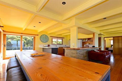 Cloudy Bay Villa - Sunshine Coast Guide 5