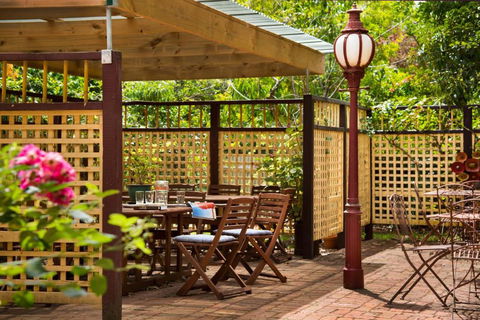 Maldons Eaglehawk Motel - Sunshine Coast Guide 1