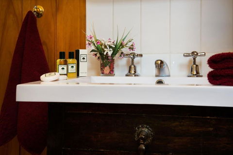 Maldons Eaglehawk Motel - Sunshine Coast Guide 6