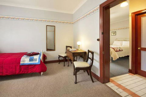 Maldons Eaglehawk Motel - Sunshine Coast Guide 4