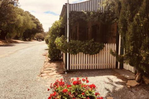 The Olde Devonshire House - Sunshine Coast Guide 0