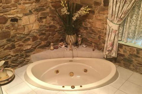 The Olde Devonshire House - Sunshine Coast Guide 4