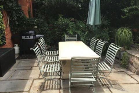 The Olde Devonshire House - Sunshine Coast Guide 6