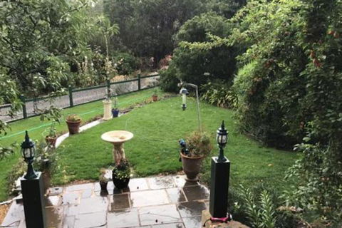 The Olde Devonshire House - Sunshine Coast Guide 5