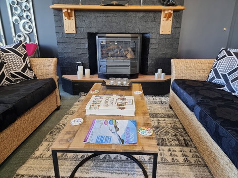 Tumbarumba Motel & Elms Restaurant - Sunshine Coast Guide 2