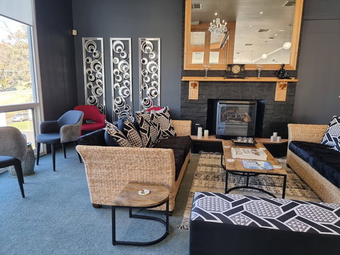 Tumbarumba Motel & Elms Restaurant - Sunshine Coast Guide 5