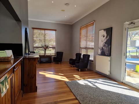 Tumbarumba Motel & Elms Restaurant - Sunshine Coast Guide 6