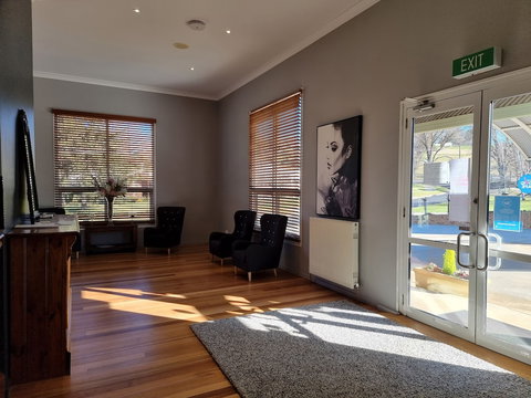 Tumbarumba Motel & Elms Restaurant - Sunshine Coast Guide 3