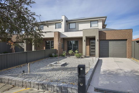 Bradford Place Melbourne - Sunshine Coast Guide 2