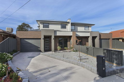 Bradford Place Melbourne - Sunshine Coast Guide 3