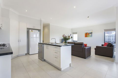 Bradford Place Melbourne - Sunshine Coast Guide 0