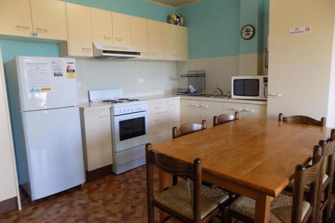 Kirwan Apartments 5 - Sunshine Coast Guide 3