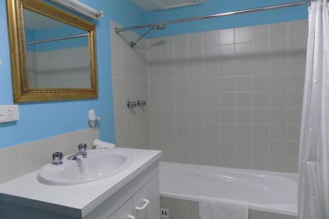 Kirwan Apartments 5 - Sunshine Coast Guide 5