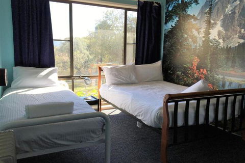 Kirwan Apartments 5 - Sunshine Coast Guide 2