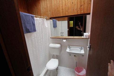 Bunkhouse Motel - Sunshine Coast Guide 3