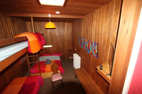 Bunkhouse Motel - Sunshine Coast Guide 2