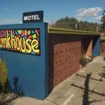 Bunkhouse Motel - Sunshine Coast Guide 0
