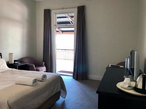 The Bridgetown Hotel - Sunshine Coast Guide 5