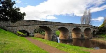 Bridge Cottage - Sunshine Coast Guide 1