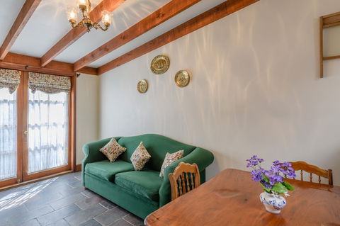 Bridge Cottage - Sunshine Coast Guide 4