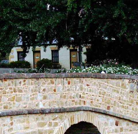 Bridge Cottage - Sunshine Coast Guide 0