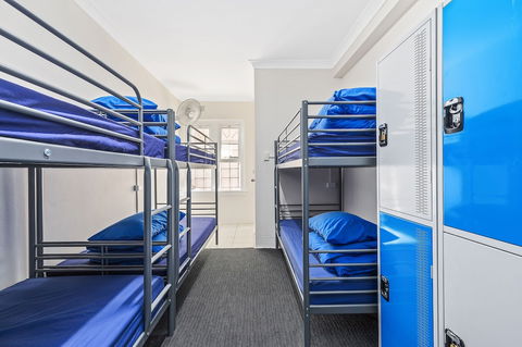 Ady's Place Backpackers - Sunshine Coast Guide 3