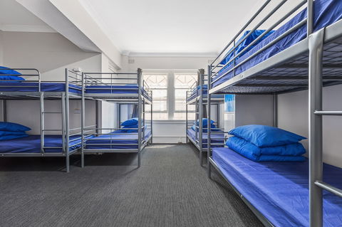 Ady's Place Backpackers - Sunshine Coast Guide 1