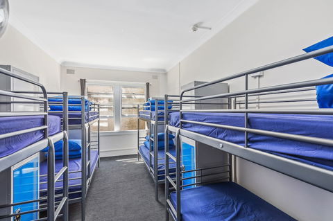 Ady's Place Backpackers - Sunshine Coast Guide 4
