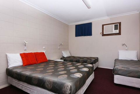 Motel Poinsettia - Sunshine Coast Guide 4