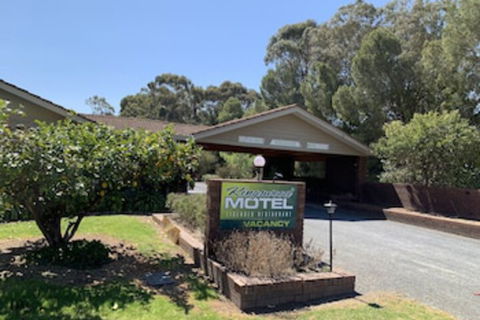 Kingswood Motel - Sunshine Coast Guide 0