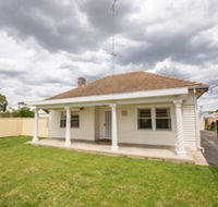 Smith Street Cottage Naracoorte - Sunshine Coast Guide