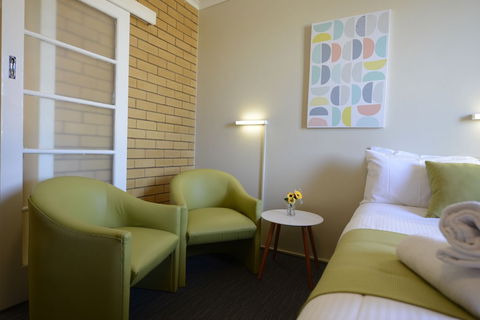 Sea Lake Motel - Sunshine Coast Guide 4