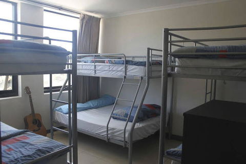 Dickson Backpackers - Sunshine Coast Guide 6