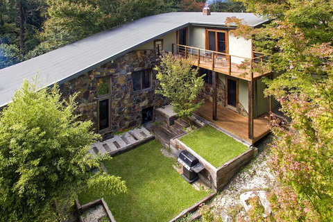 Rocky Creek Art Garden B&B - Sunshine Coast Guide 1