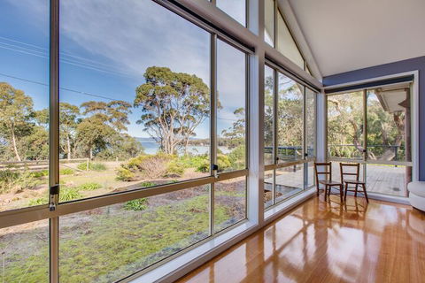 Sea La Vie - Sunshine Coast Guide 2