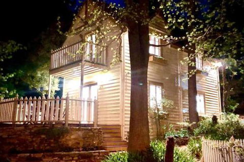 Aldgate Creek Cottage Bed & Breakfast - Sunshine Coast Guide 0