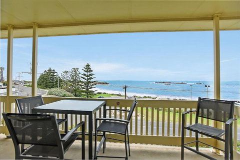 The Dolphins Beachfront Apartments - Sunshine Coast Guide 3