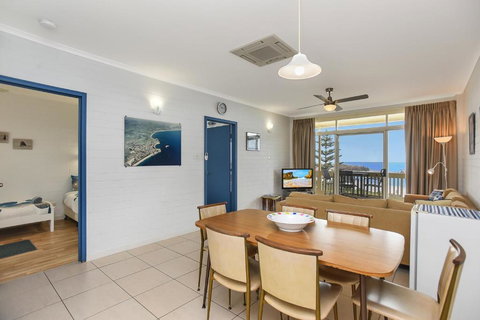 The Dolphins Beachfront Apartments - Sunshine Coast Guide 4
