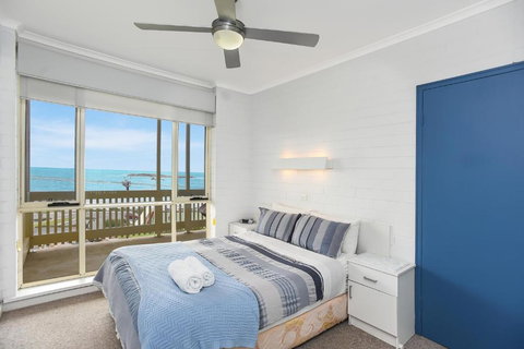 The Dolphins Beachfront Apartments - Sunshine Coast Guide 1