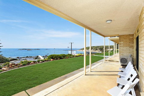 The Dolphins Beachfront Apartments - Sunshine Coast Guide 2