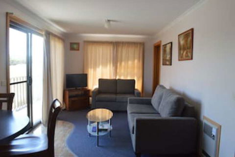 Sunset Holiday Villas - Sunshine Coast Guide 0