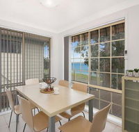 Toukley Lake House - Sunshine Coast Guide