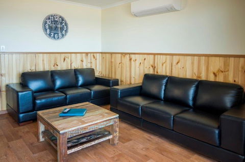 Ceduna Shelly Beach Caravan Park - Sunshine Coast Guide 1