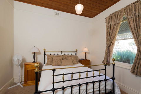 Abaleen House - Sunshine Coast Guide 2